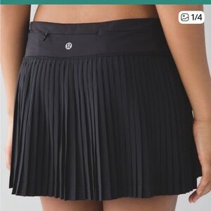 Lululemon Black Pleated Tennis skirt size 8